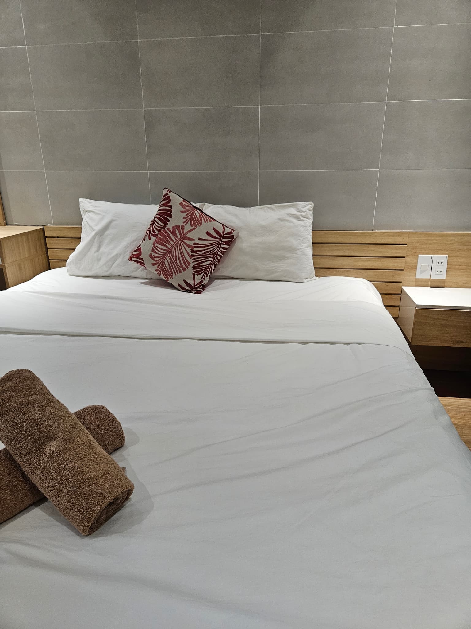 1 Bedroom on the 3" floor, 40m², Best located, small Windows 4
