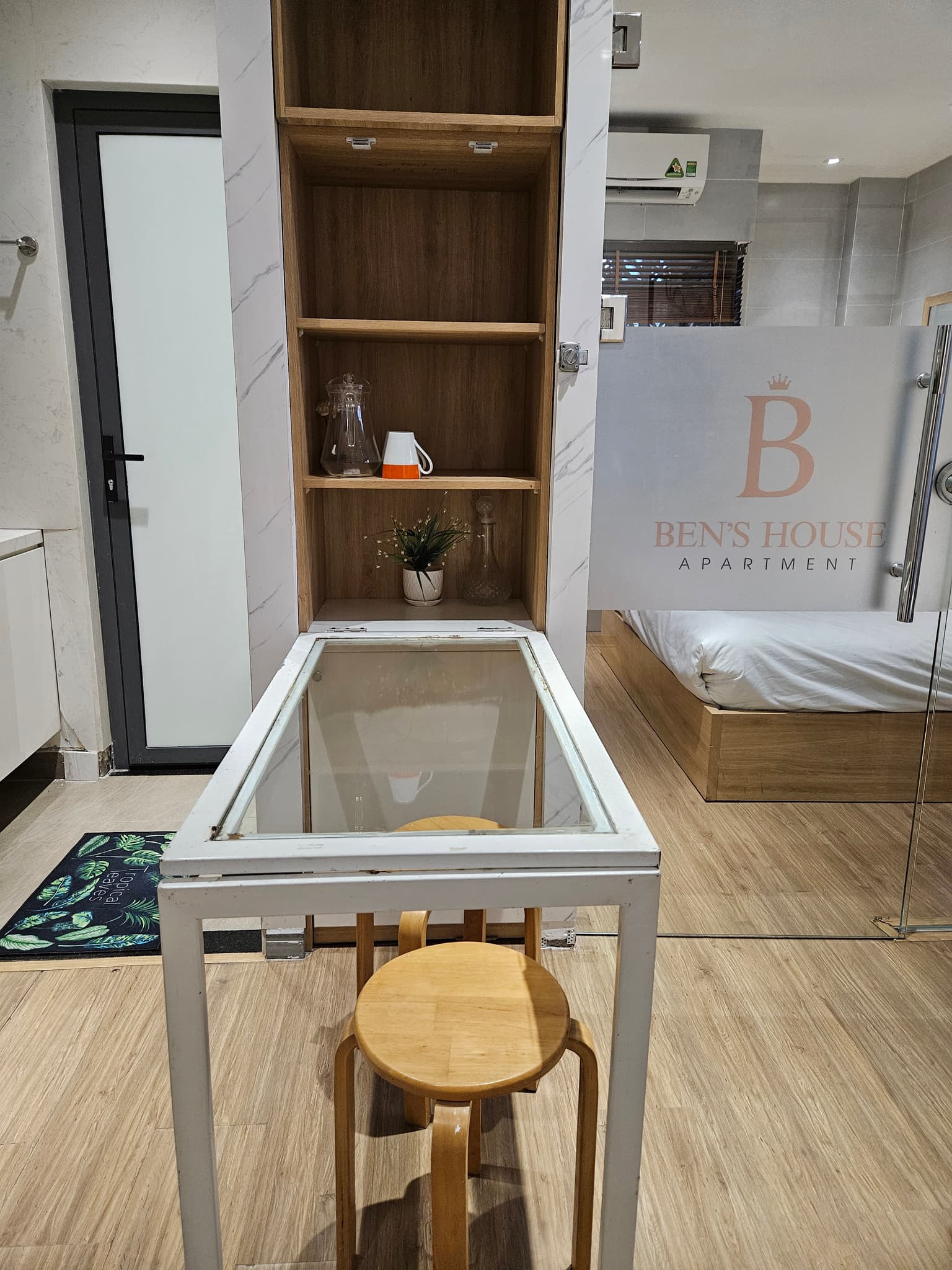 1 Bedroom on the 3" floor, 40m², Best located, small Windows 3