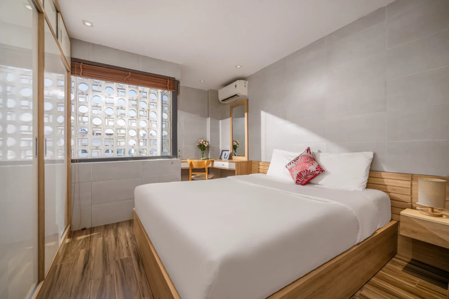 1 Bedroom Topview 150m to My Khe Beach 4