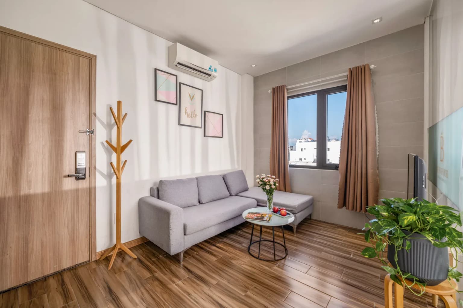 1 Bed, 3F, 150m My Khe Beach, city view 3
