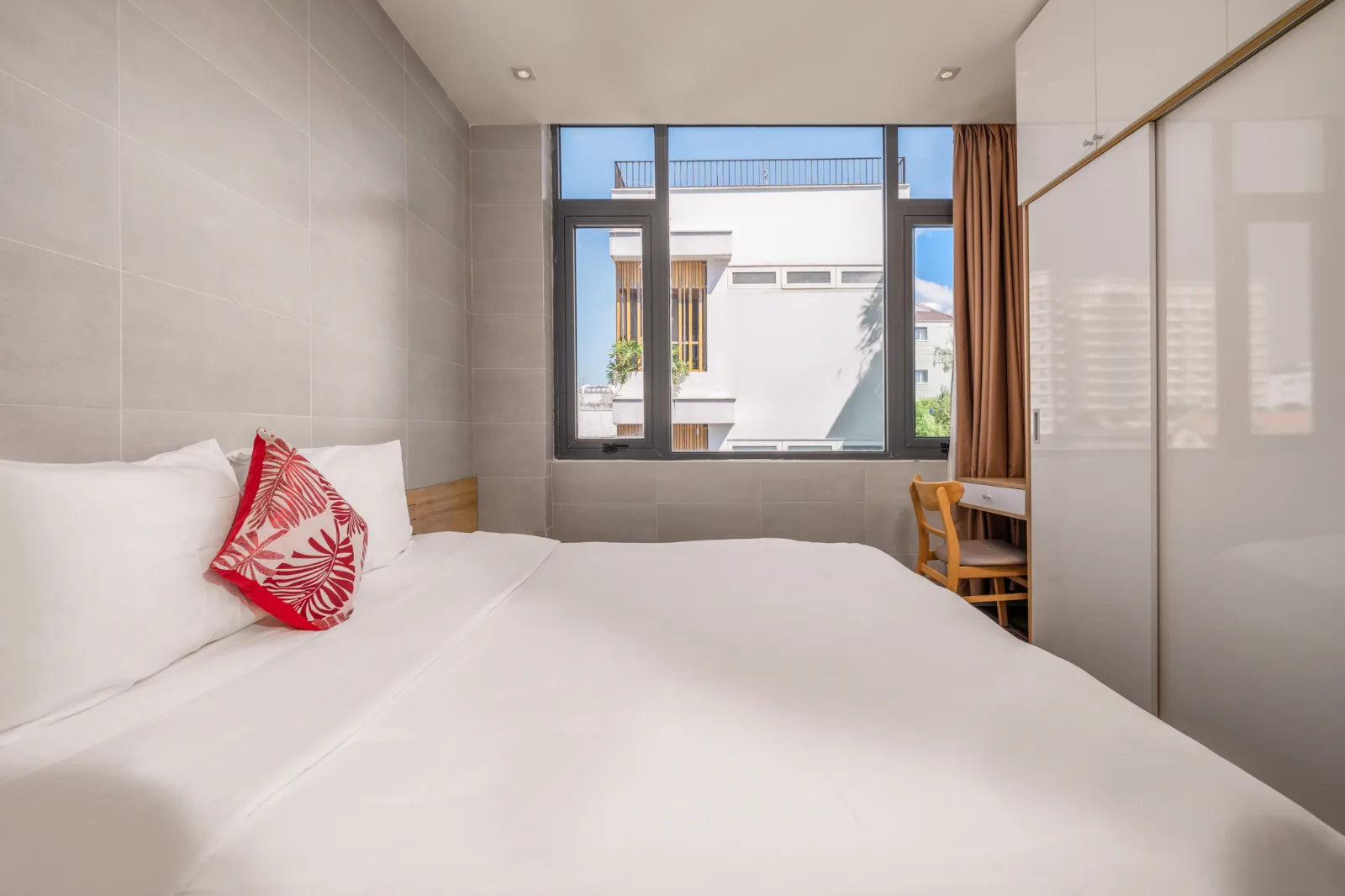 1 Bed, 3F, 150m My Khe Beach, city view 2