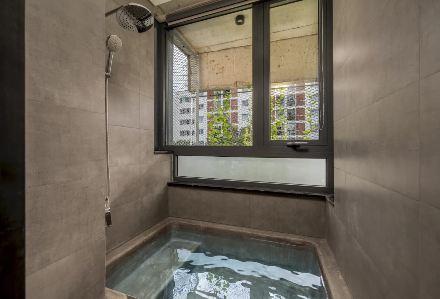 Balcony Wabi-Sabi 1BR with GFRC Bathtub Sunset, 3 Floor