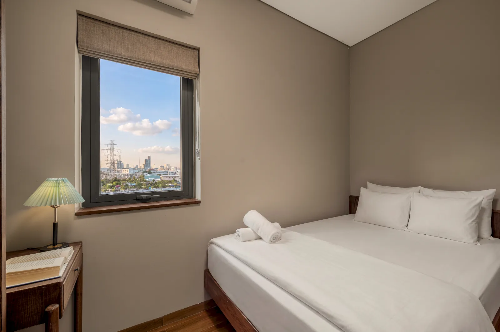 Family Wabi-Sabi 2BR with Street View, 4 Floor 5