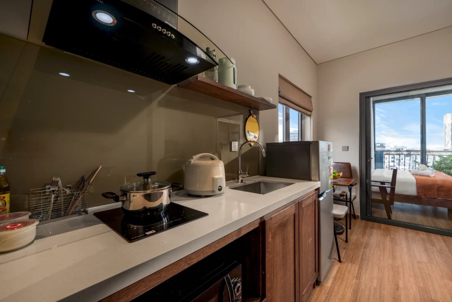 Sunrise Corner Wabi-Sabi 1BR with GFRC Bathtub, 6 Floor 4