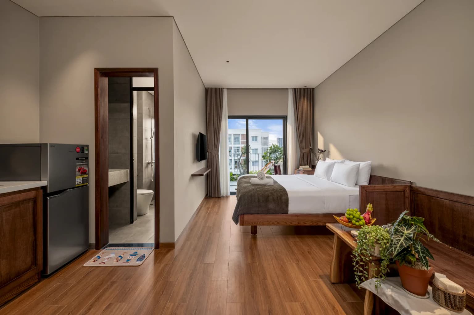 Luxury King Rooftop Studio with Terrace Bathtub 2