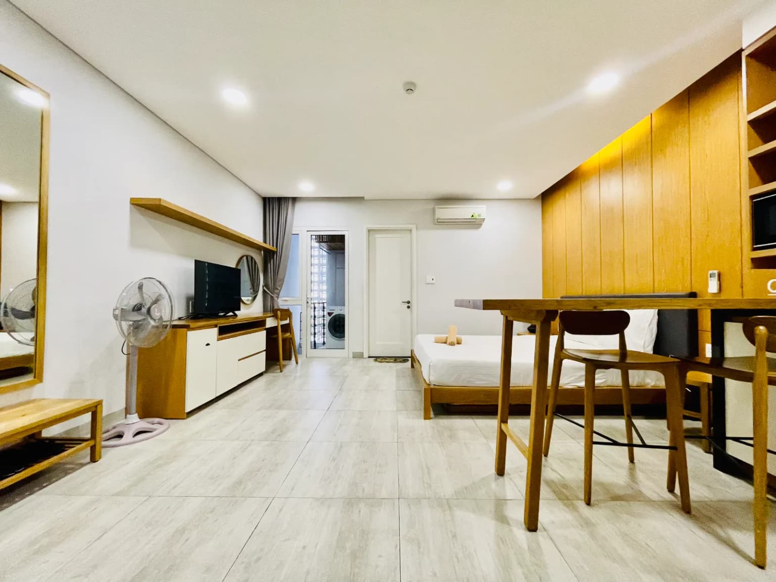 Dawn Apt (Floor 6) – Breezy Breeze Balcony 5