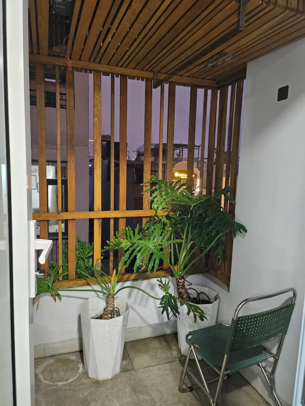 Dawn Apt (5A) – Balcony & Sea Breeze 2