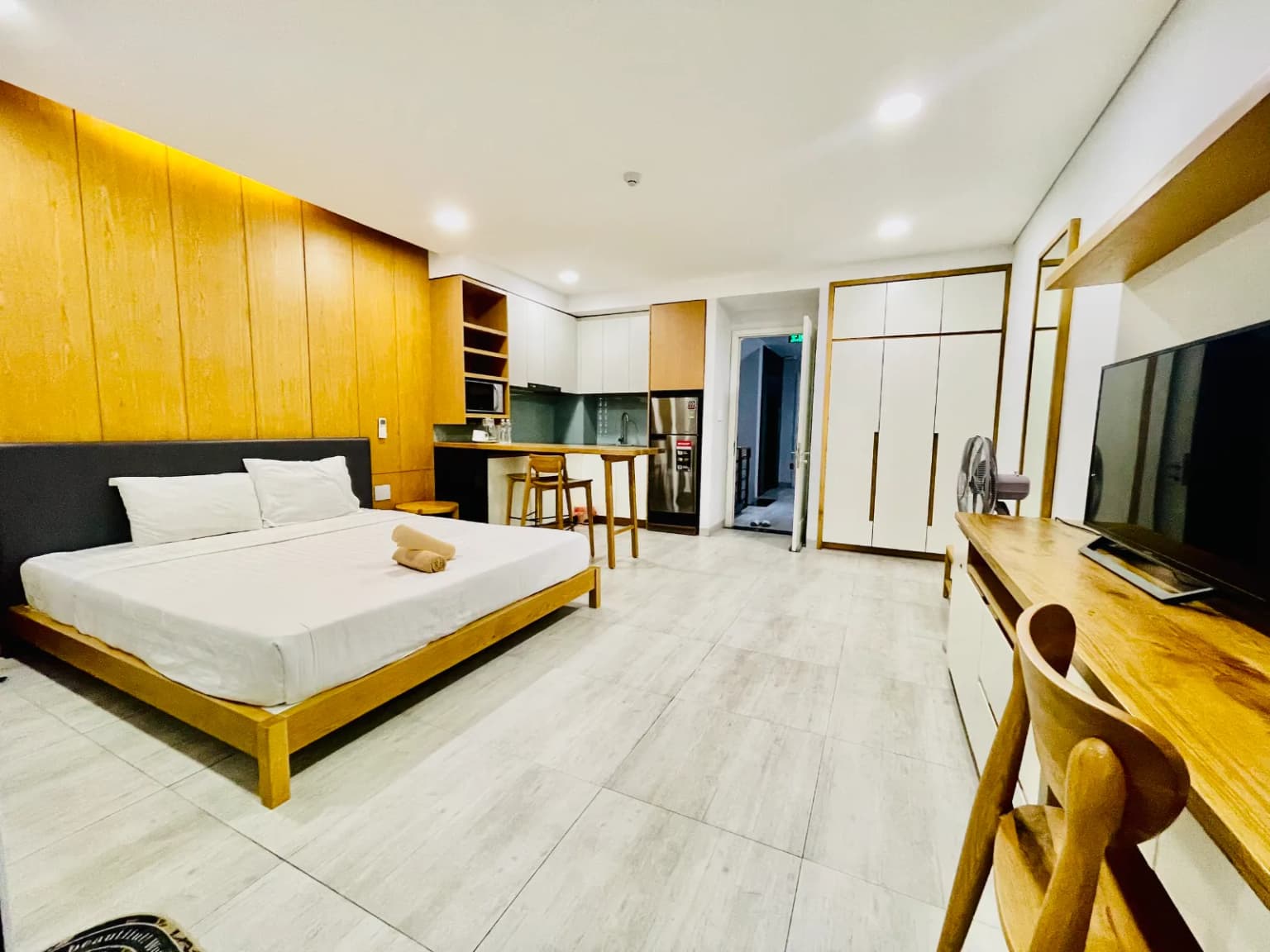Dawn Apt (Floor 5) – Breezy Breeze Balcony 7